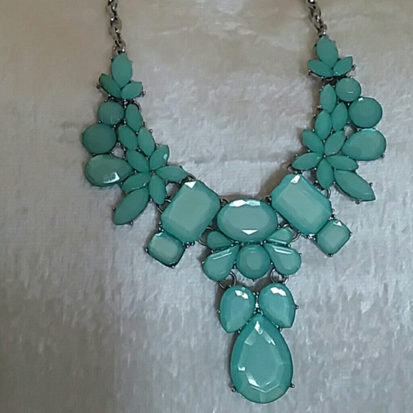 Jewelry - Aqua Seafoam Green Silvertone Necklace Jewelry - Aqua Seafoam Green Silvertone Necklace